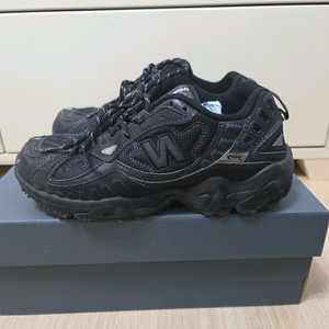 뉴발란스 703 운동화