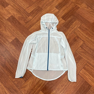 여성 나이키 러닝 경량 바람막이 이미지