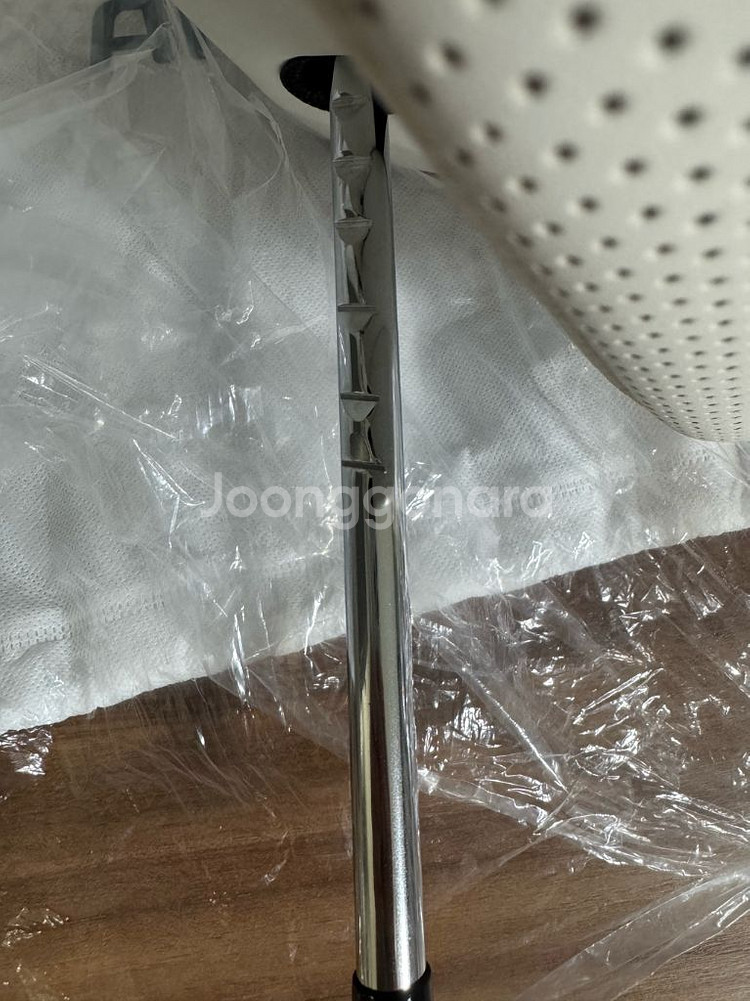 아임반 일체형 헤드레스트 테슬라 주니퍼 팝니다.--2