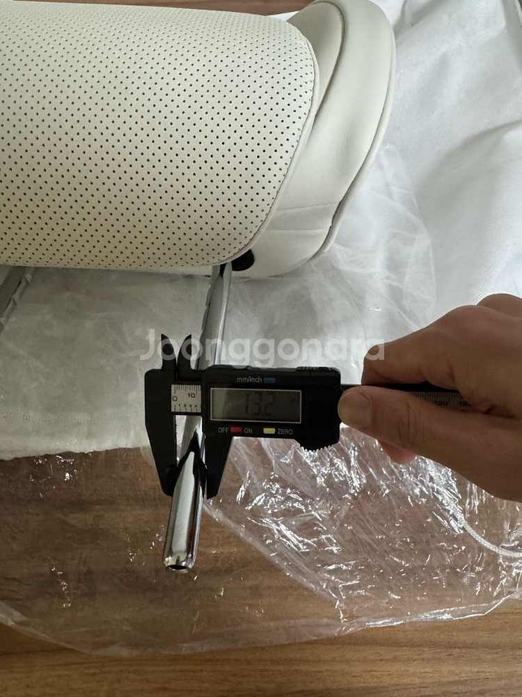 아임반 일체형 헤드레스트 테슬라 주니퍼 팝니다.--4