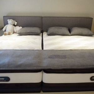 시몬스 저상형침대 플란 퀸사이즈 2개(프레임+헤드+매트리스 전체)) 이미지