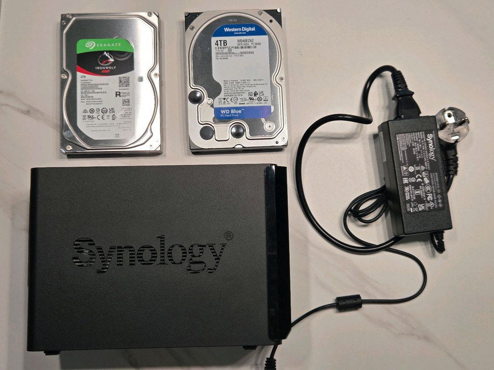 시놀로지 DS220+ 및 씨게이트 아이언울프 4TB NAS용 하드--1