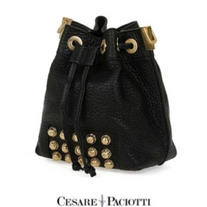 체사레파치오티 스터드 복조리백 소가죽
