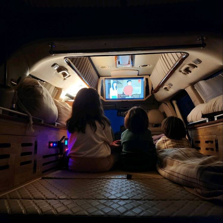 기아 카니발 R 그랜드 카니발 하이리무진 GLX 프리미엄(세미캠핑카) 이미지