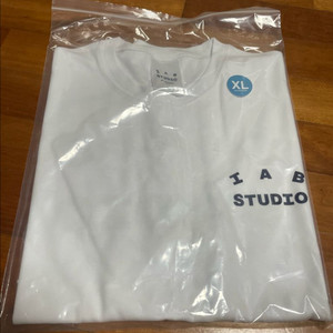 아이앱 스튜디오 화이트/네이비 반팔 티셔츠 XL 판매합니다