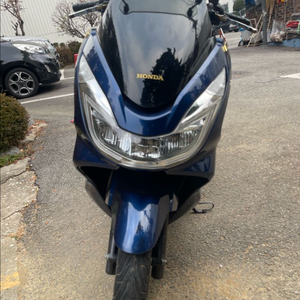 혼다pcx 16년식 판매합니다 2만키로 탔습니다