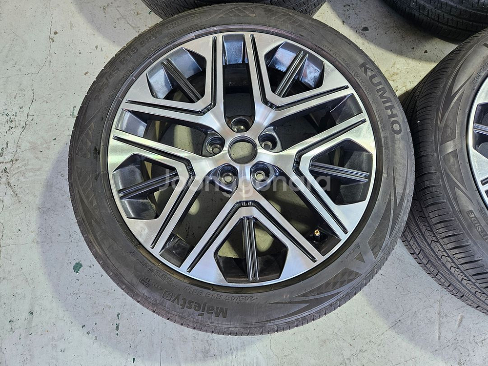 $$중고 그랜저 GN7 19인치 휠타이어 판매 19인치 순정 휠타이어 세트--1