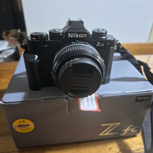 니콘 Z fc 미러리스 카메라 28mm kit 입니다.