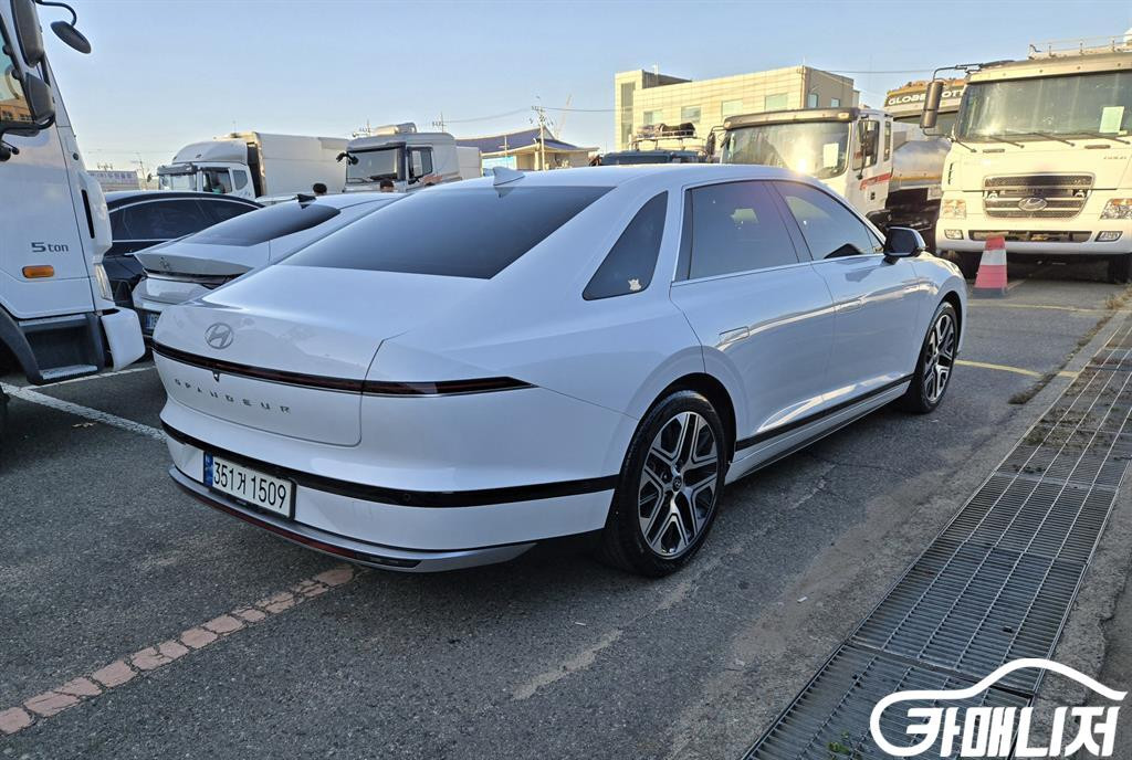 [현대]그랜저 (GN7) 가솔린 2.5 2WD 익스클루시브 (5인승) #가을특가 이미지