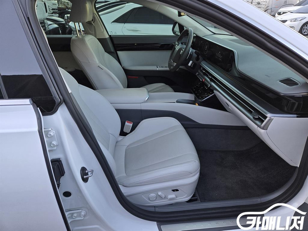 [현대]그랜저 (GN7) 가솔린 2.5 2WD 익스클루시브 (5인승) #가을특가 이미지