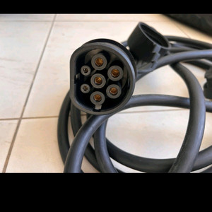 파워큐브충전기 구형 삼성ac상 7핀입니다 5핀이랑 교환도 가능합니다~~^^