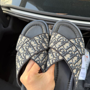 디올 오블리크 알리아스 샌들베이지 슬리퍼