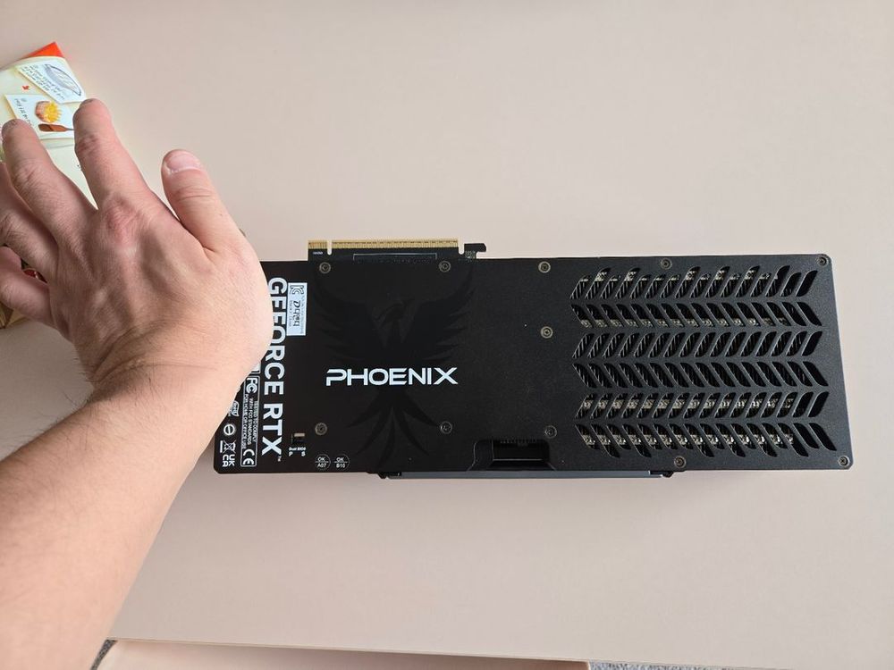 게인워드 5070ti 피닉스 non s 버전 팝니다.--1