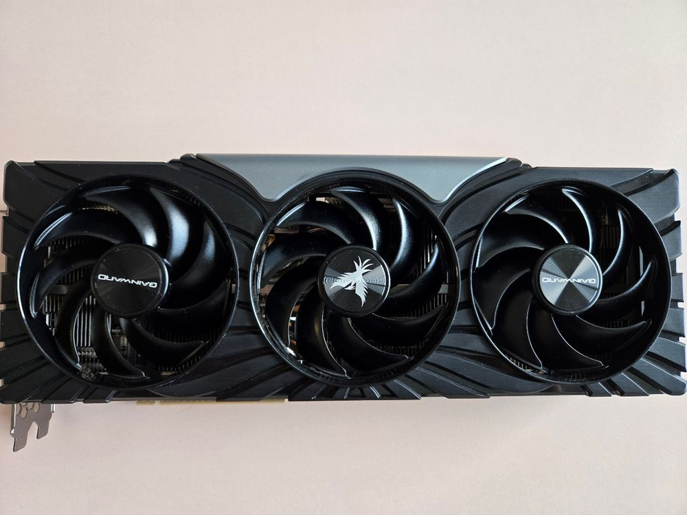 게인워드 5070ti 피닉스 non s 버전 팝니다.--3