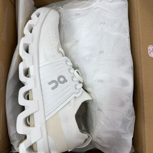 온러닝 클라우드 스위프트4 260