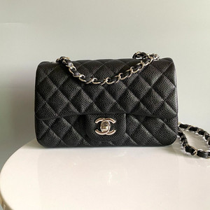 샤넬 클래식 캐비어 플랩백 뉴미니