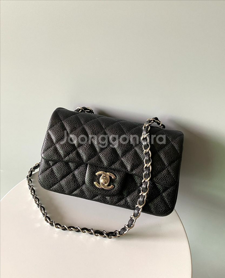 샤넬 클래식 캐비어 플랩백 뉴미니--1