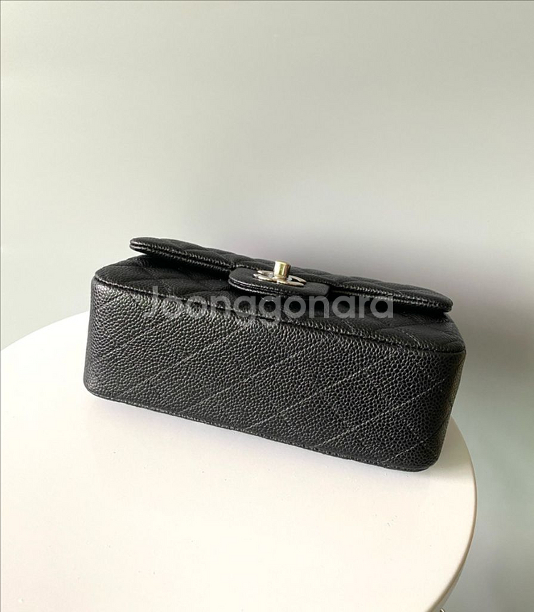 샤넬 클래식 캐비어 플랩백 뉴미니--4