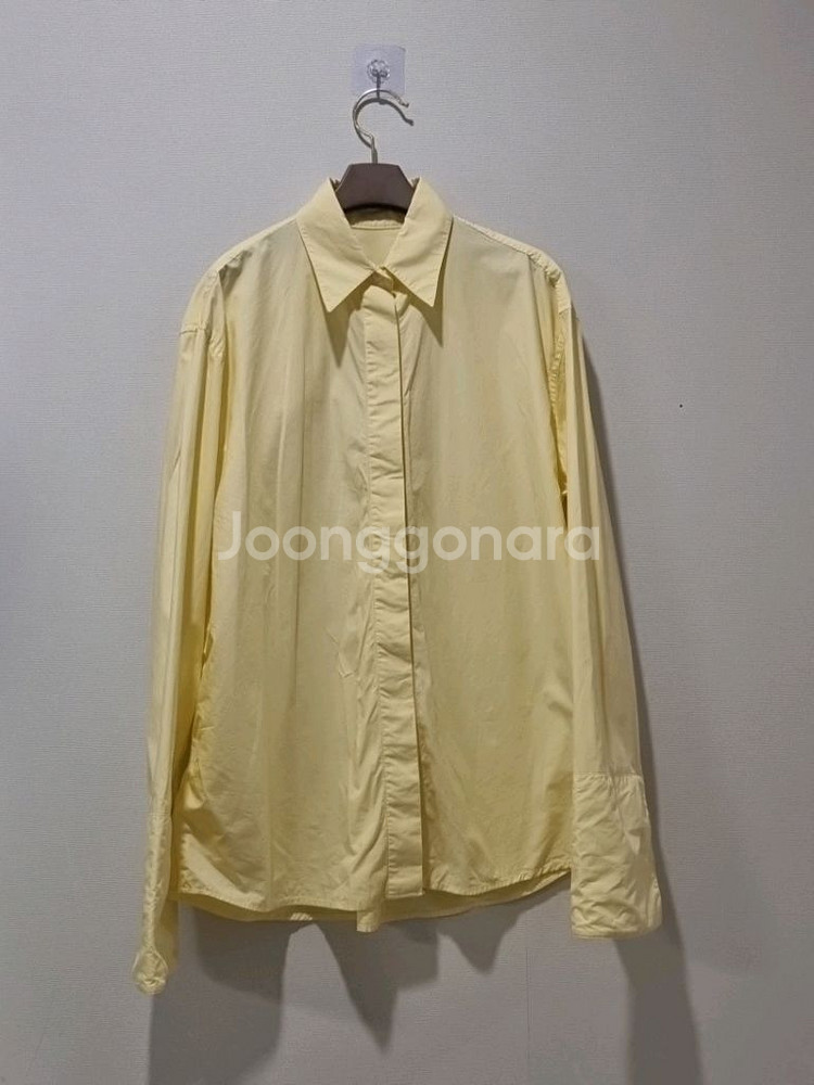 앤유 배색 카라 오버핏 셔츠 (옐로우)--1
