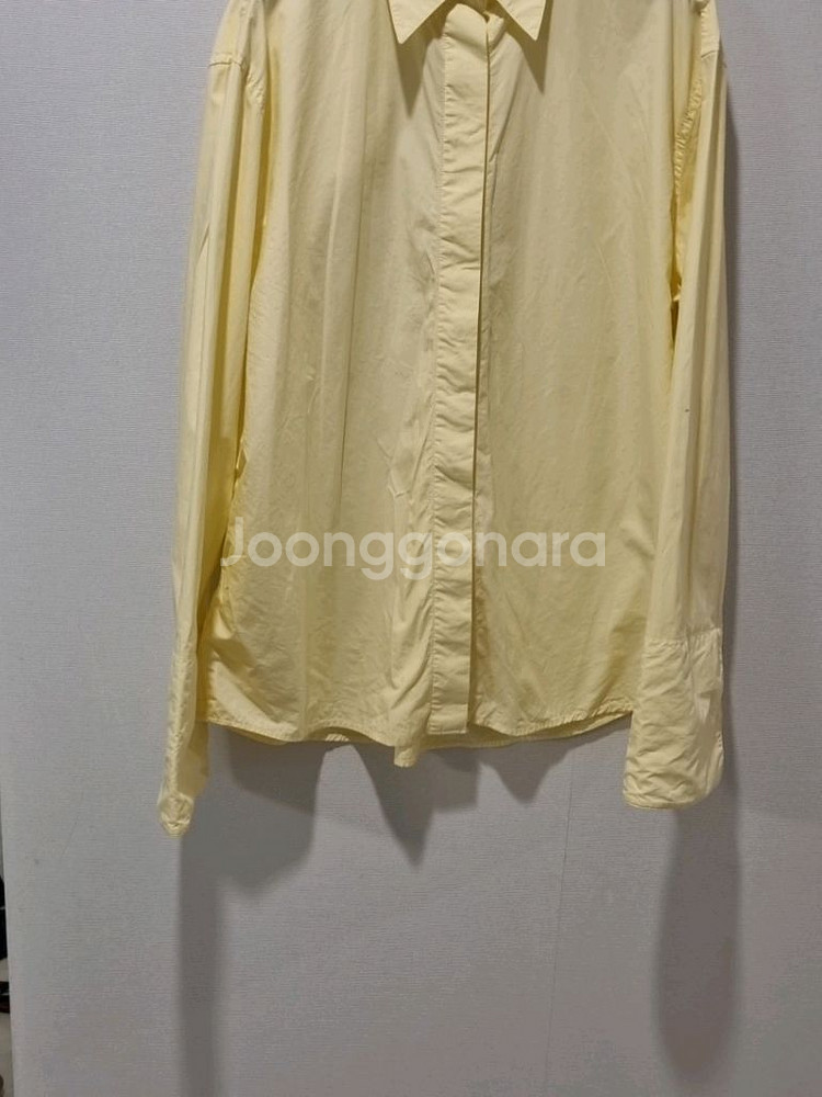 앤유 배색 카라 오버핏 셔츠 (옐로우)--3