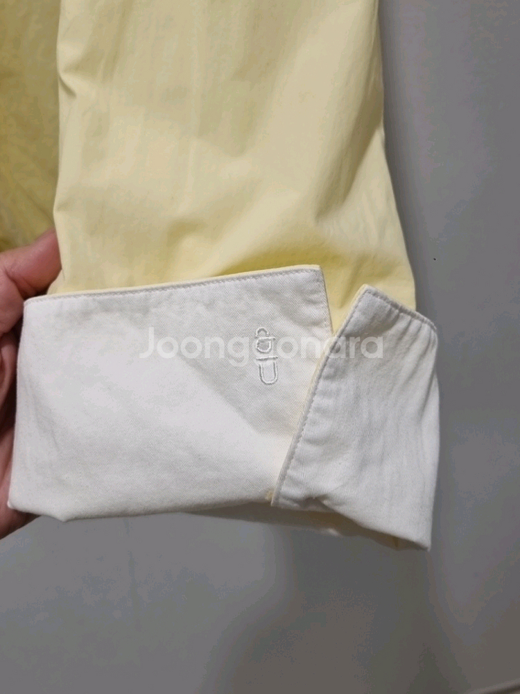 앤유 배색 카라 오버핏 셔츠 (옐로우)--4