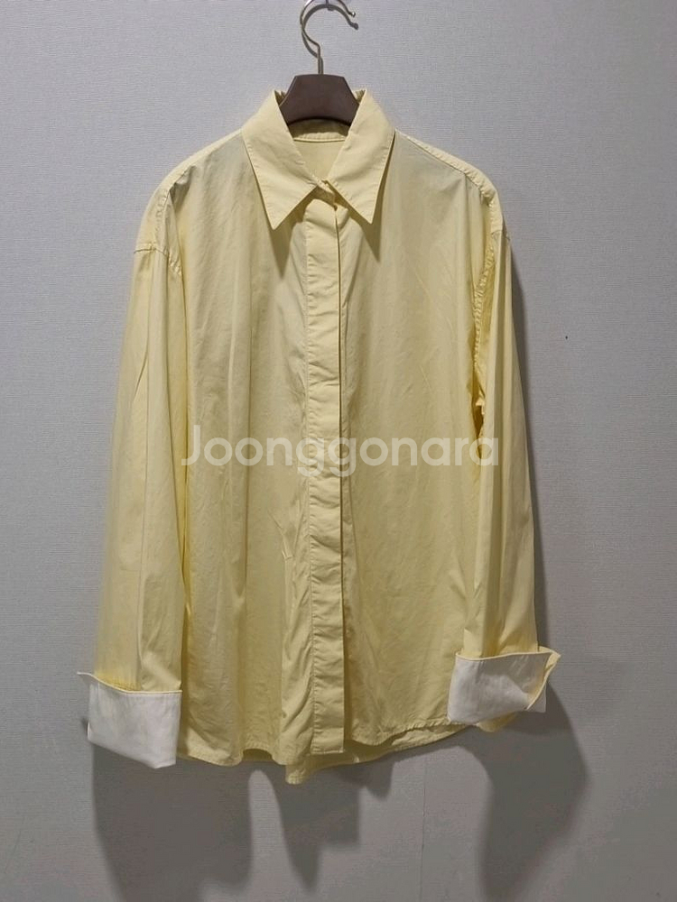 앤유 배색 카라 오버핏 셔츠 (옐로우)--6