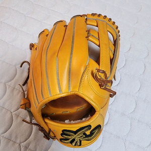 야구 글러브 . 류 11.75인치 내야 글러브 팝니다