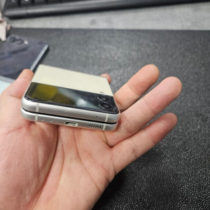 실사진 삼성 갤럭시Z플립3 판매 중고폰 F711