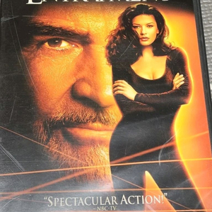 숀 코너리 명작 영화 엔트랩먼트 DVD 판매합니다 (단순개봉품)