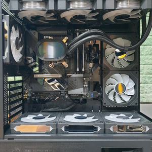 미사용 ) 9800X3D 반본체 컴퓨터 판매