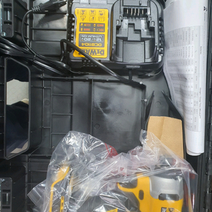 디월트 충전임팩 dcf809 베어툴+충전기+가방 새제품