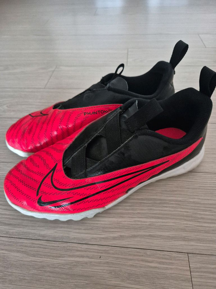 나이키 주니어 팬텀 풋살화 230사이즈--1
