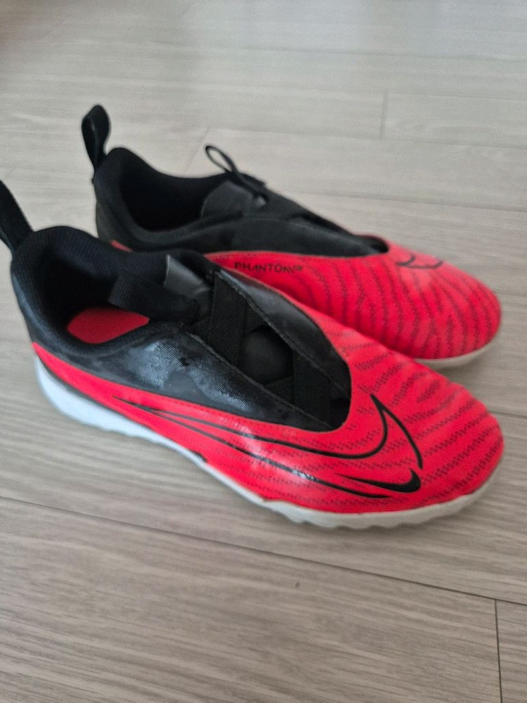 나이키 주니어 팬텀 풋살화 230사이즈--2