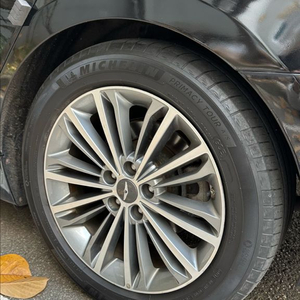 (35만) eq900 순정 18인치 휠 타이어 한대분 판매합니다