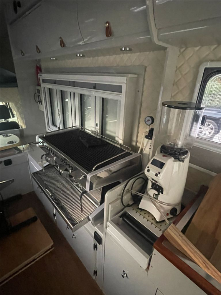 알렌시아640 푸드캠핑카 팝니다 이미지