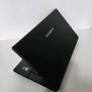 베터리새것!!기가바이트17인치게이밍노트북