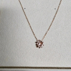 제이에스티나 14K 로즈골드 플라워 목걸이 새상품