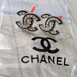 샤넬 CC 로고 크리스탈 귀걸이