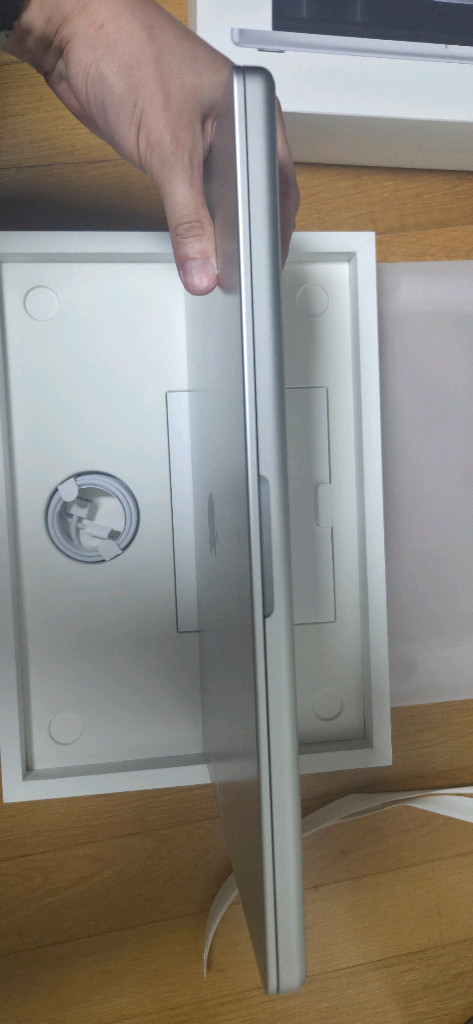 애플 맥북프로 M3 MAX 48램 1TB 애케플포함 팝니다--4