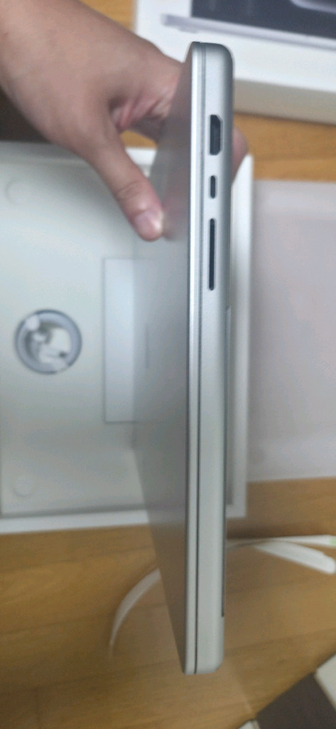 애플 맥북프로 M3 MAX 48램 1TB 애케플포함 팝니다--5