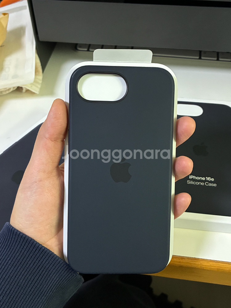 아이폰16e 애플 정품 실리콘 케이스--1