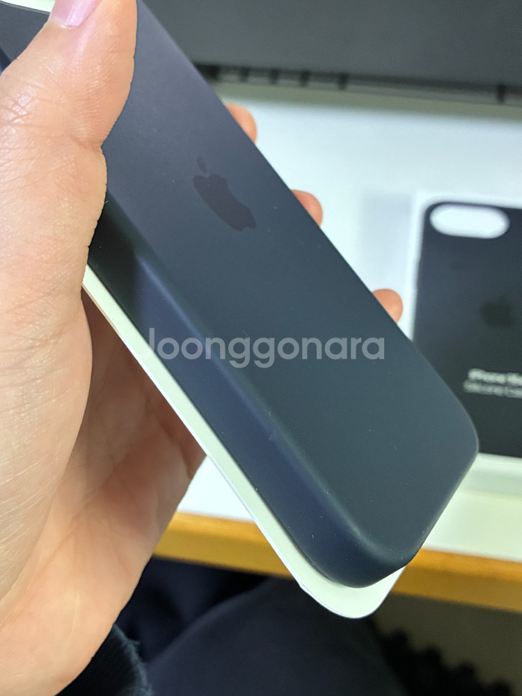 아이폰16e 애플 정품 실리콘 케이스--2