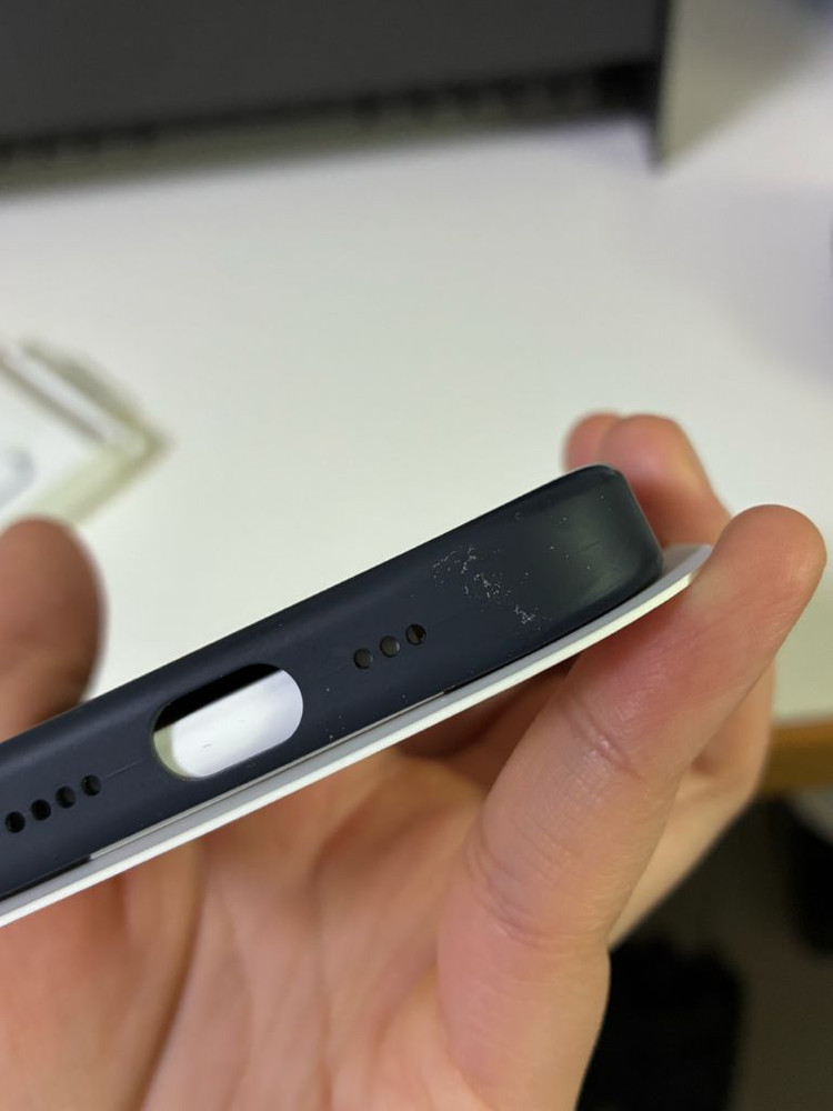 아이폰16e 애플 정품 실리콘 케이스 이미지