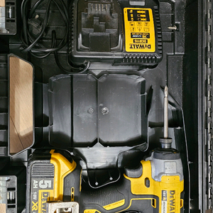 디월트 무선 임팩 드릴 세트 DCF887 팔아요