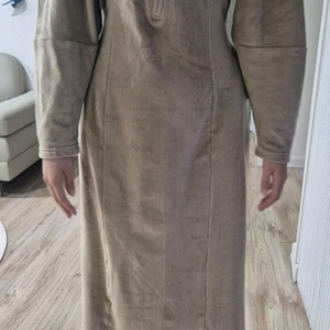 벨로드후드 롱 원피스