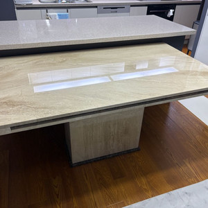 본톤 식탁, 티비장