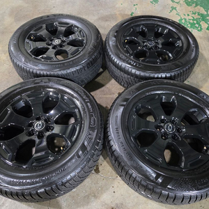 더뉴모하비 18인치휠 윈터타이어 한대분