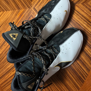 나이키 르브론 22 화이트 블랙 농구화 실착 1회 초저가 판매