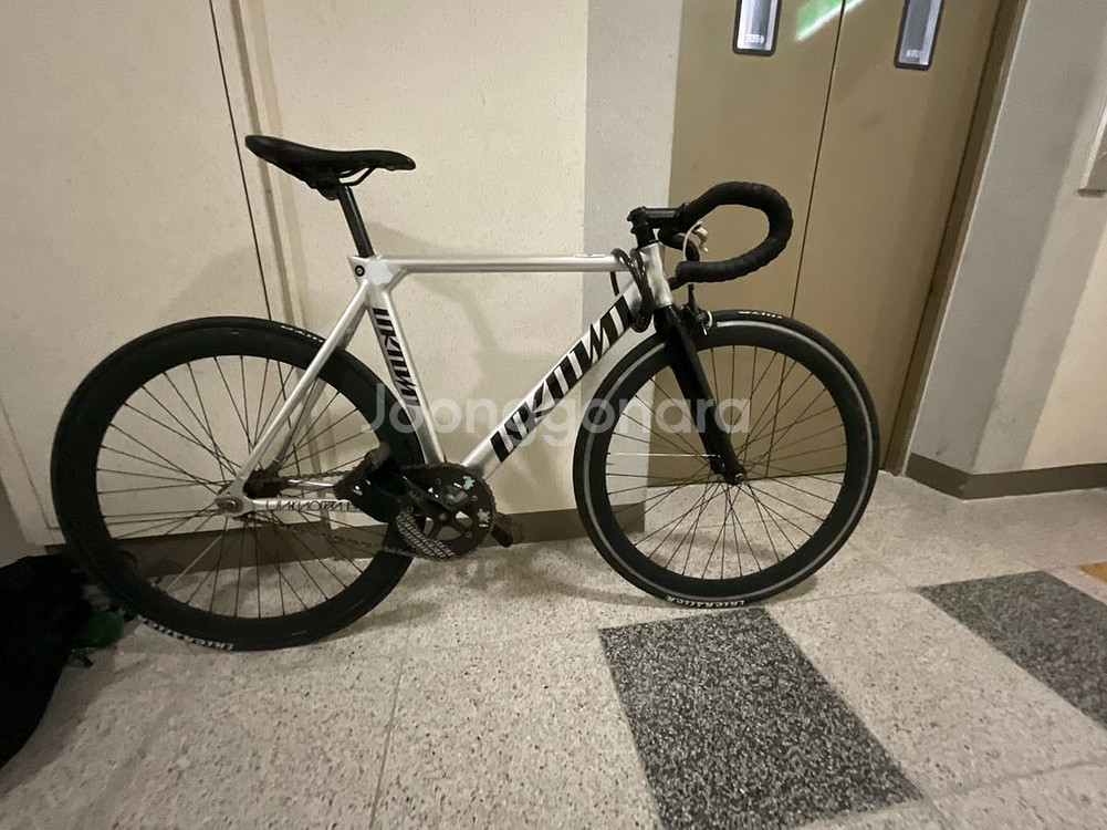 언노운 싱귤러리티 2 실버 M 팝니다--1