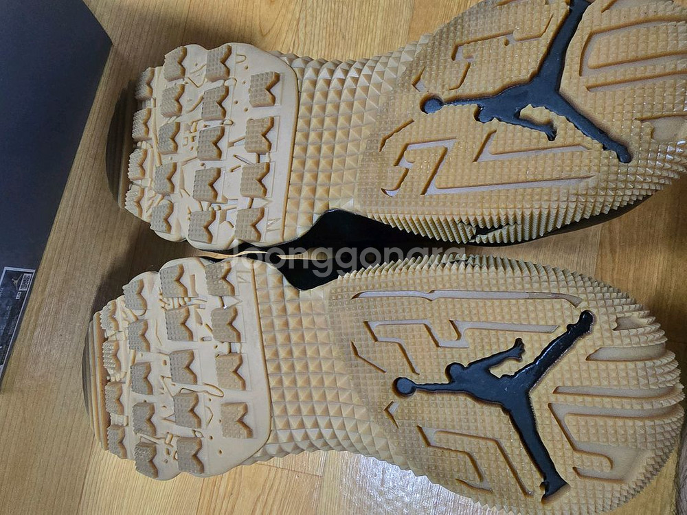 조던 9 레트로 부츠 290 사이즈 팝니다--7